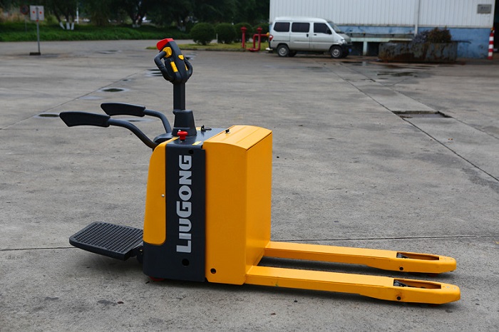 Xe nâng điện CLG2020L-R3 (tầm thấp)